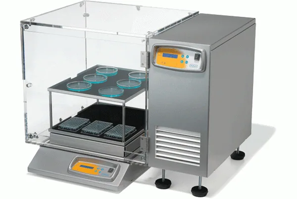 Przezroczysty inkubator z chłodzeniem Incubator CLEAR C z komorą z plexiglasu